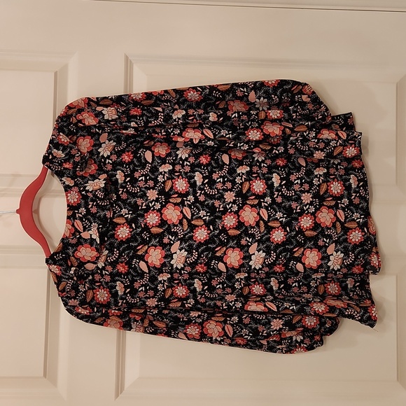 Loft Outlet Black Print Blouse. 3/4 Sleeve, Pullover, Ruffle V Neck, Medium - Picture 3 of 7